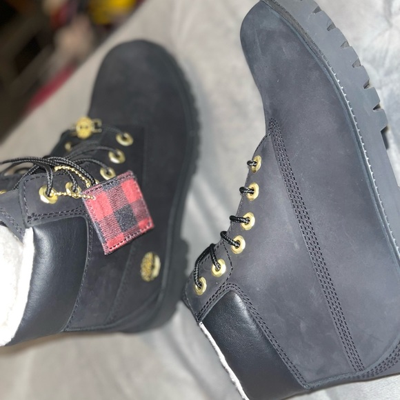 Black and white Timberlands, size 6 in kids/7.5 in women’s - Picture 3 of 4